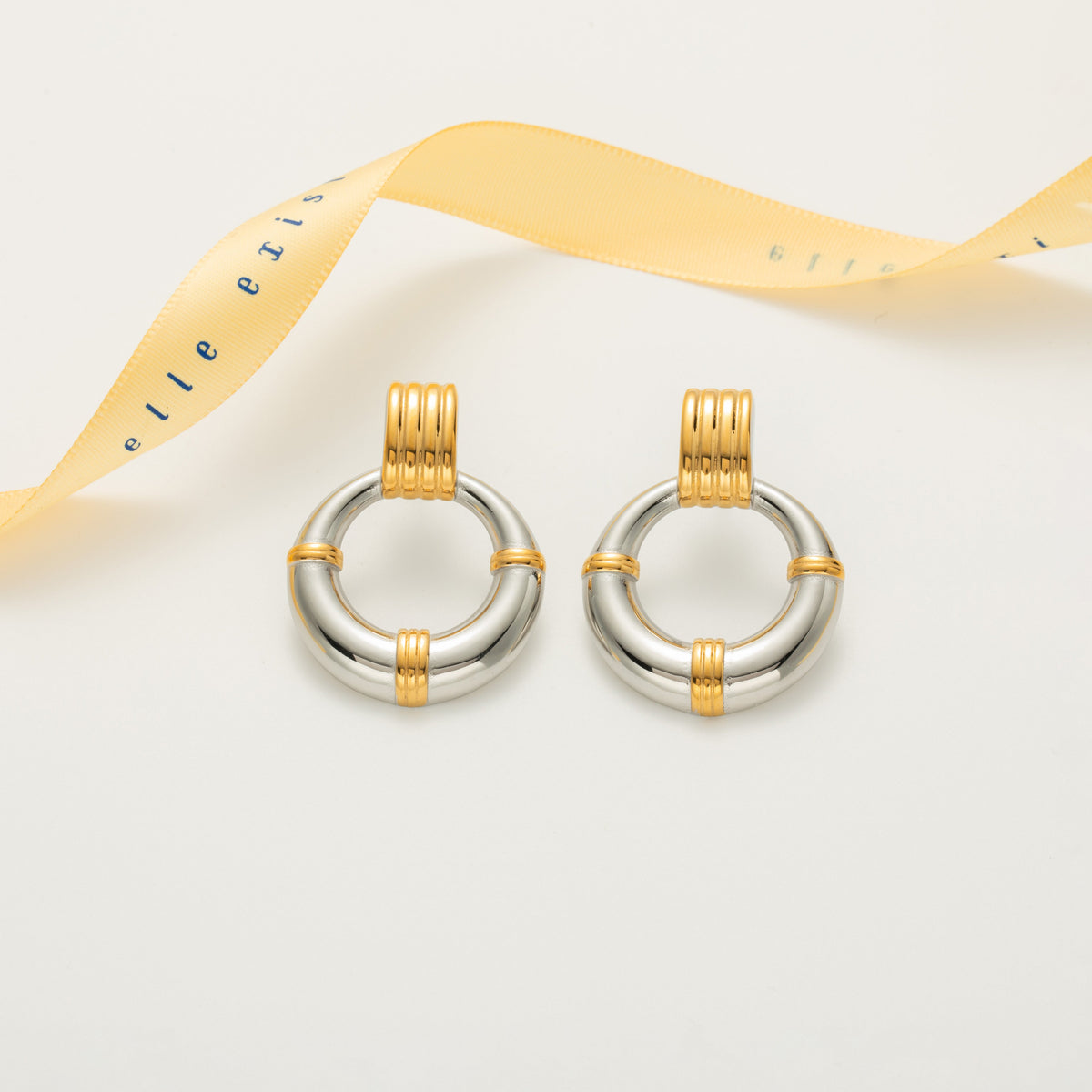Bold Ribbed Circular